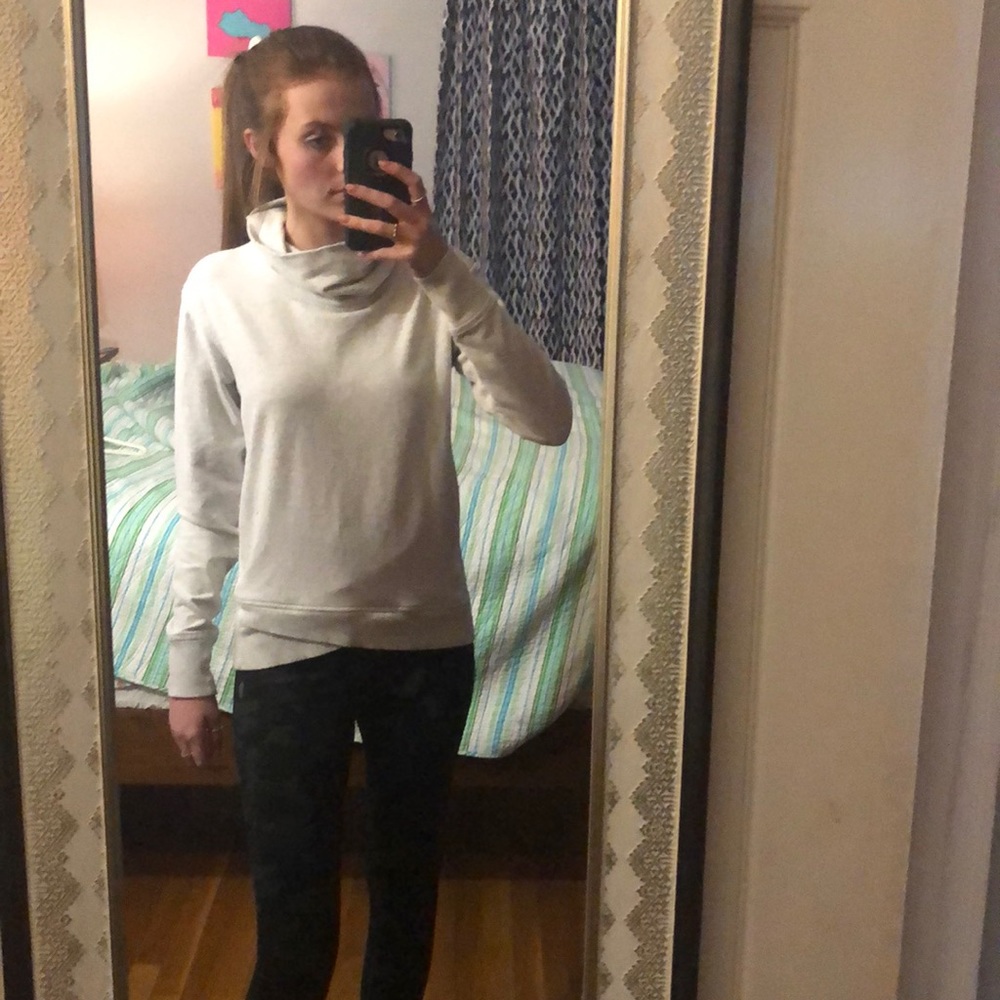 grey and white lulu lemon sweatshirt